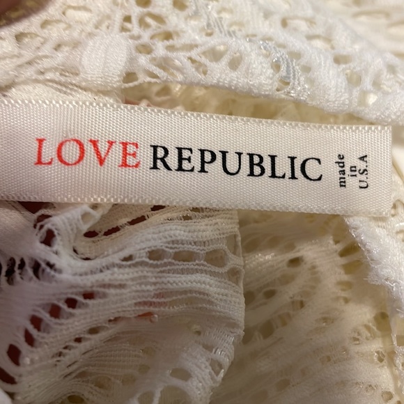 Medium cream shorts romper - Picture 3 of 4